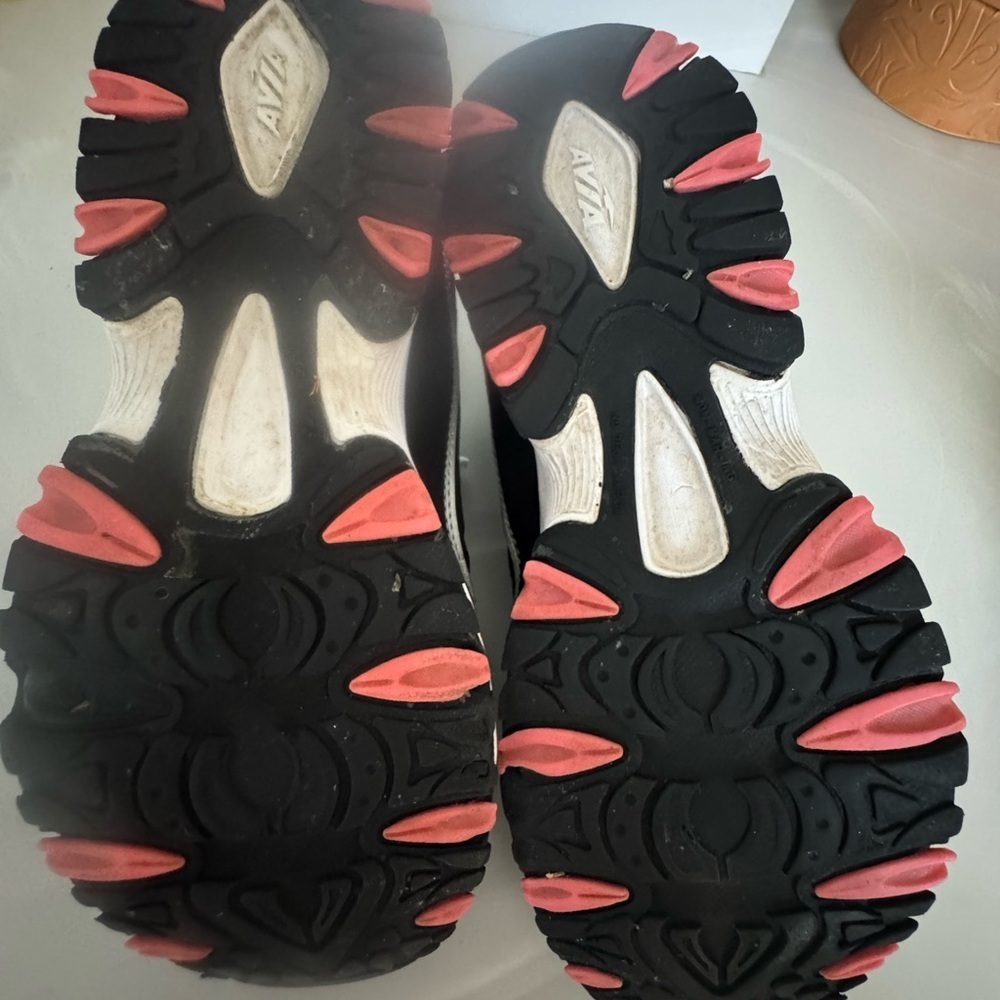 Avis Black and Pink Women's Athletic Shoes US 7.5 - Picture 8 of 10